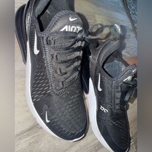 Women’s Nike Airmax 270